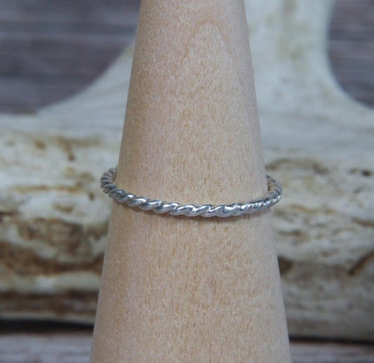 Twist .925 Sterling Silver Ring